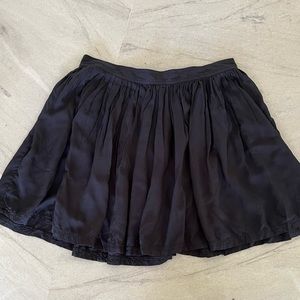 American Eagle lightweight black skirt. Size small.